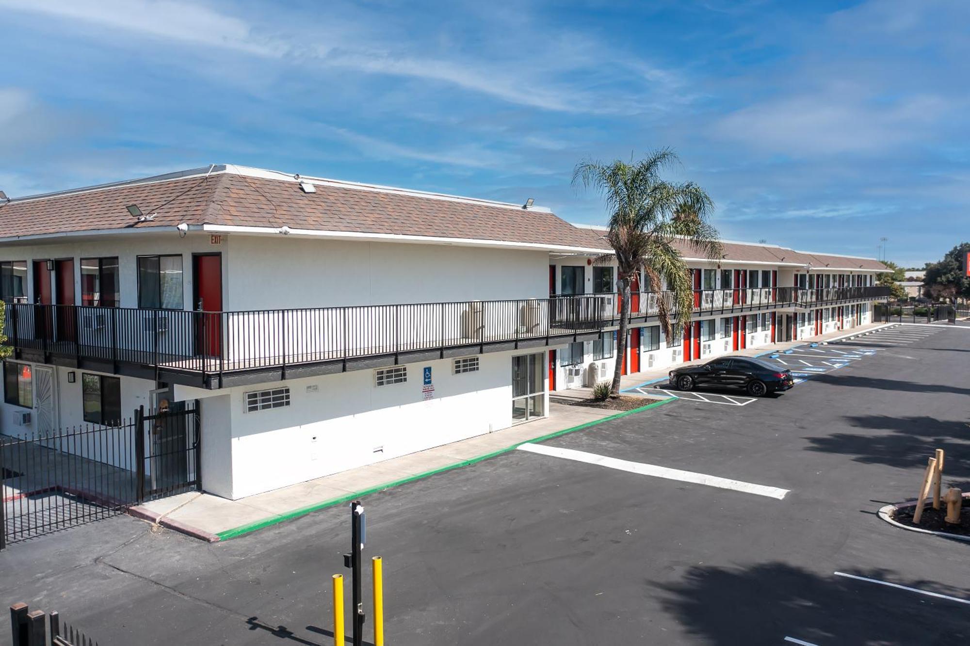 Econo Lodge Stockton Near I-5 Fairgrounds Exterior photo