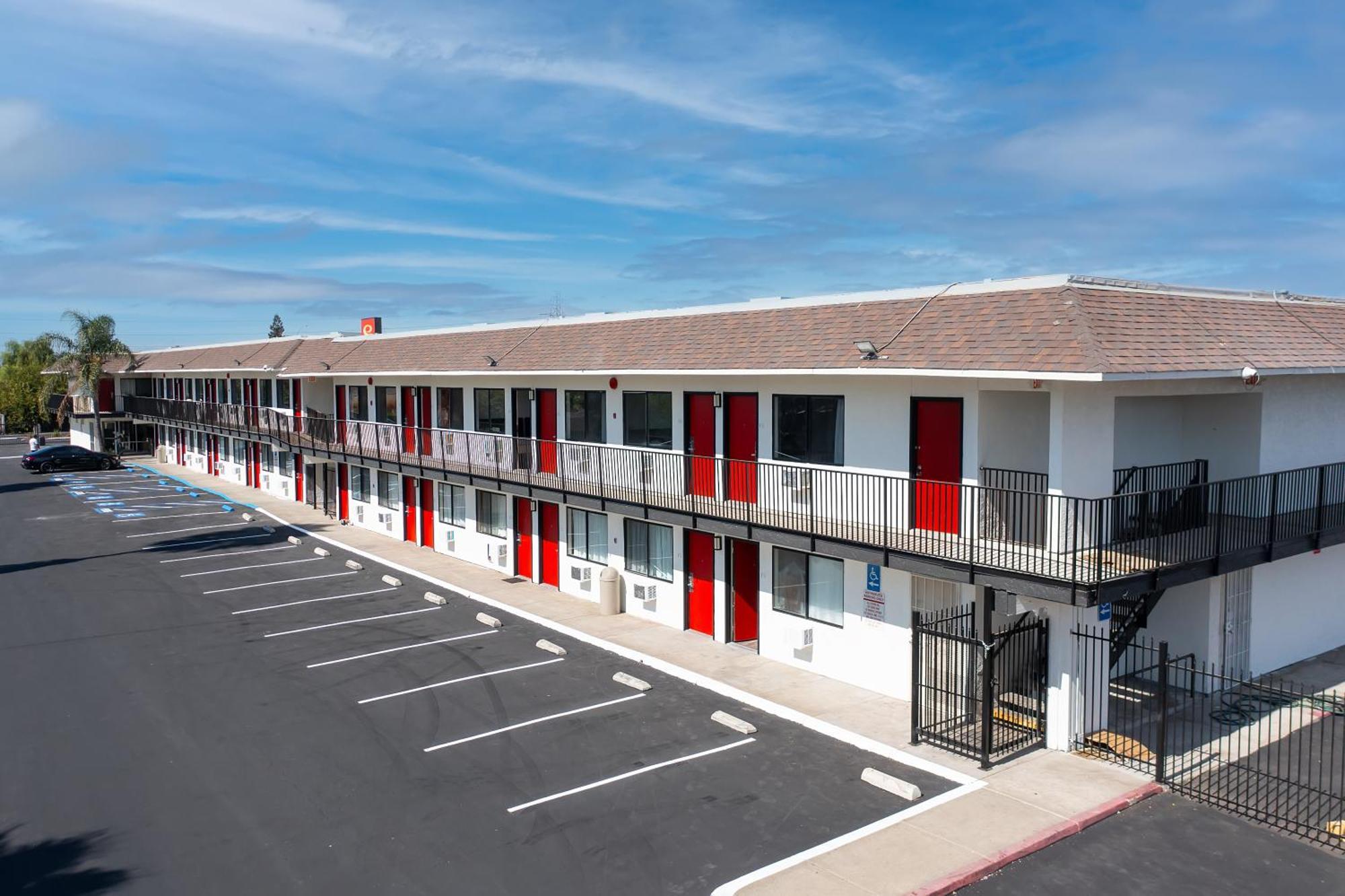 Econo Lodge Stockton Near I-5 Fairgrounds Exterior photo