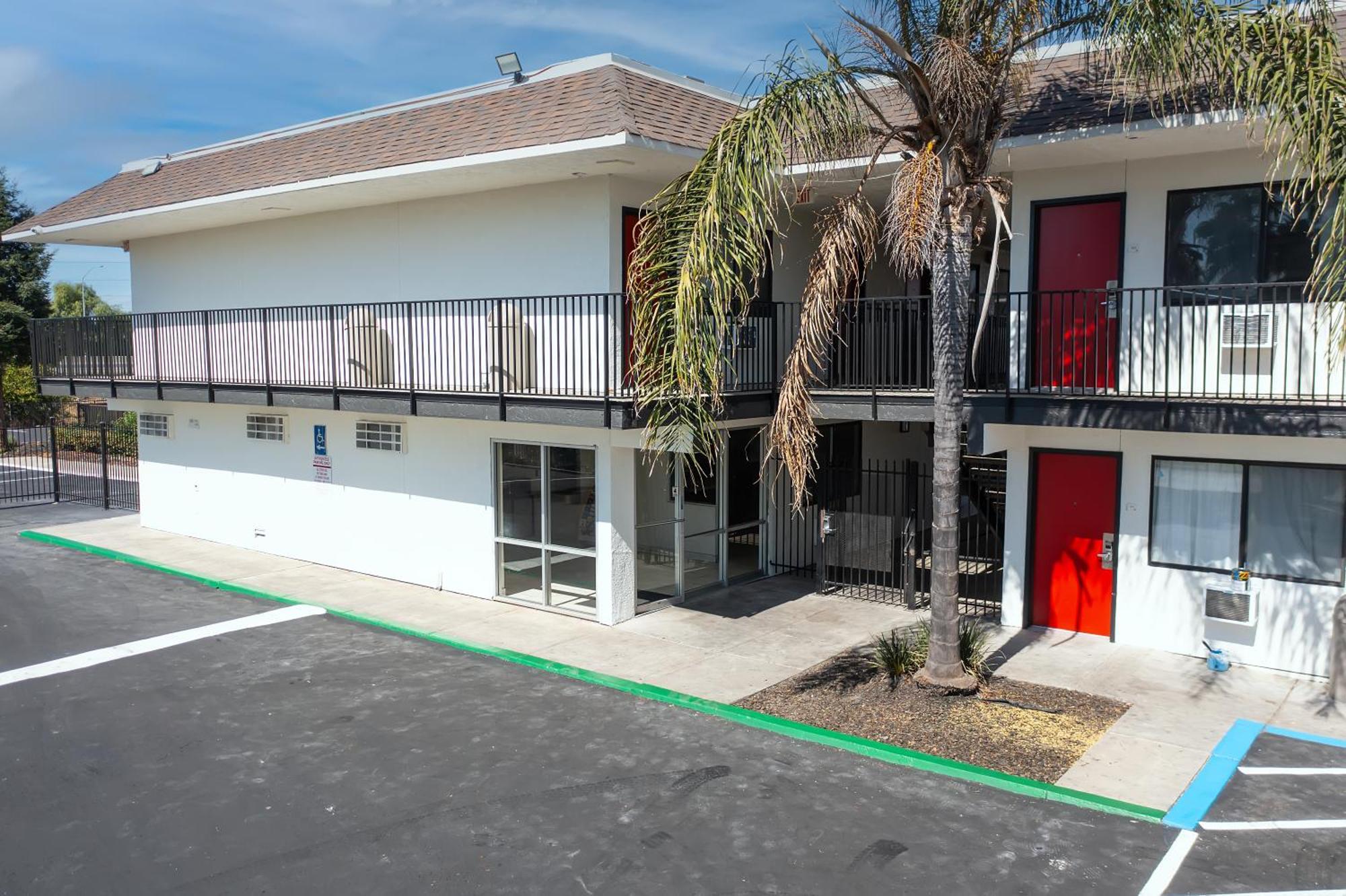 Econo Lodge Stockton Near I-5 Fairgrounds Exterior photo