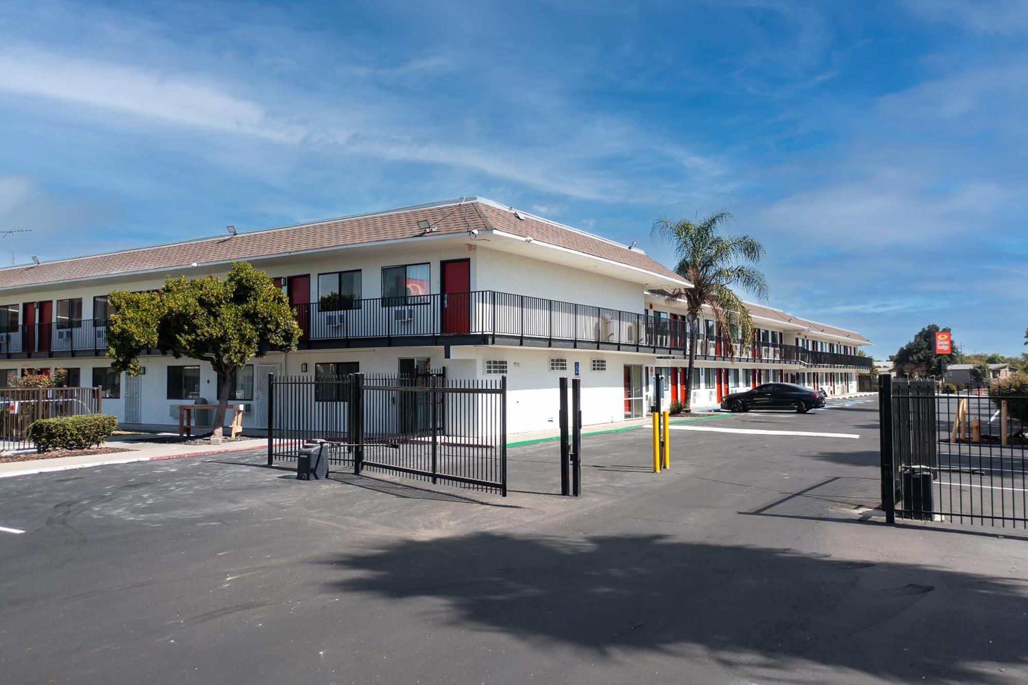 Econo Lodge Stockton Near I-5 Fairgrounds Exterior photo