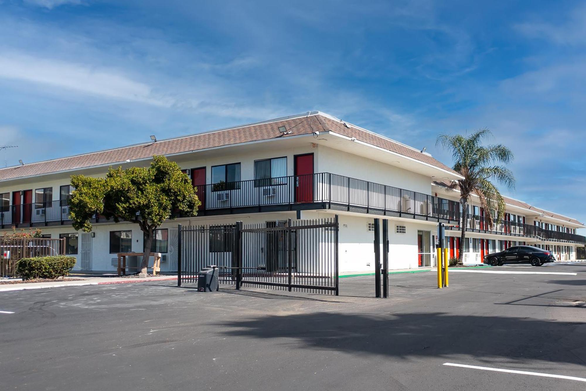Econo Lodge Stockton Near I-5 Fairgrounds Exterior photo
