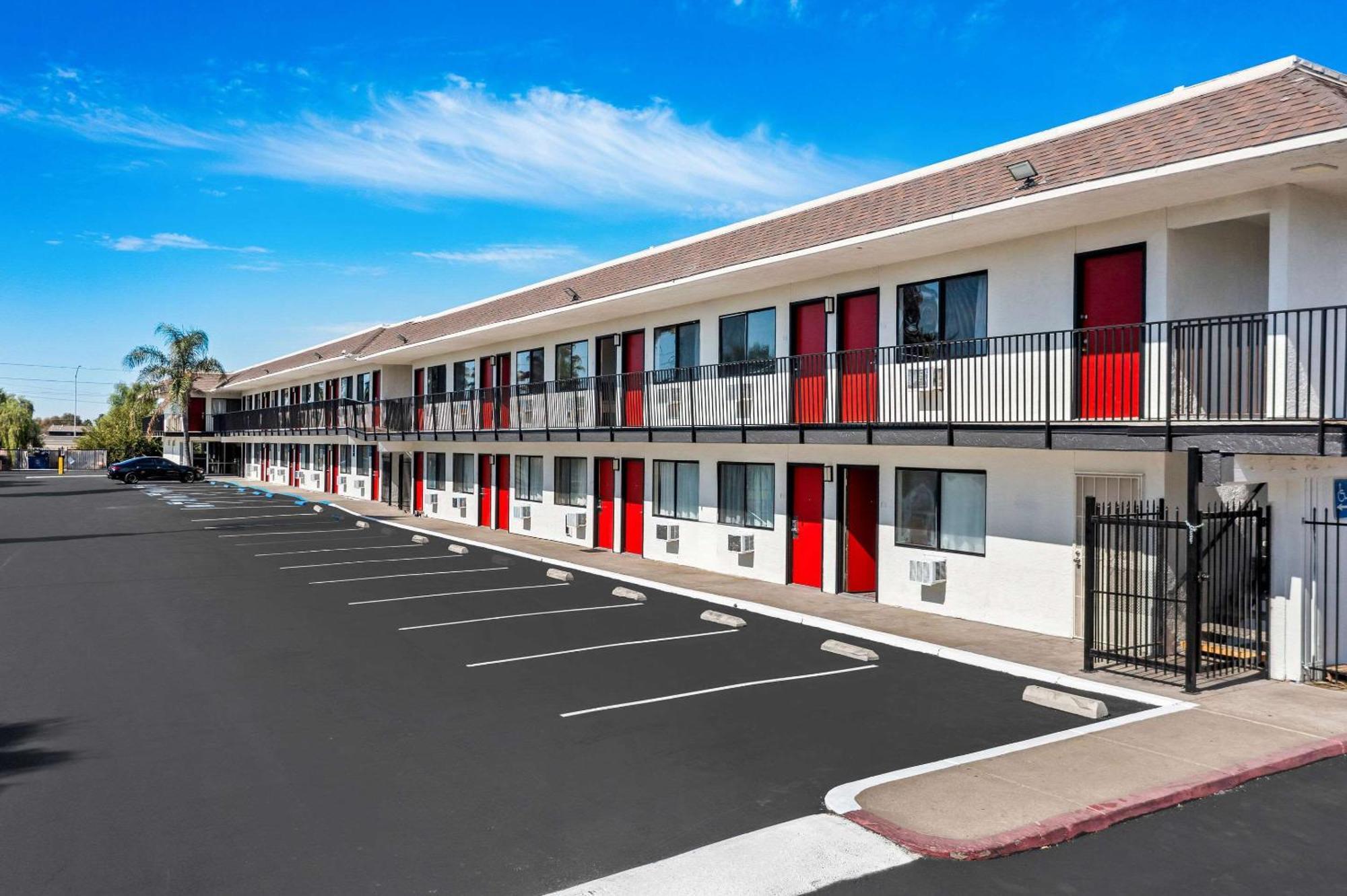 Econo Lodge Stockton Near I-5 Fairgrounds Exterior photo