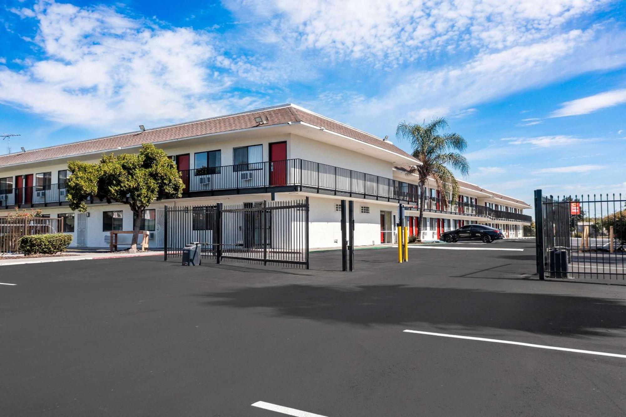 Econo Lodge Stockton Near I-5 Fairgrounds Exterior photo
